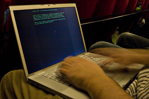 Blogger at work (courtesy saar at Flickr's Creative Commons)