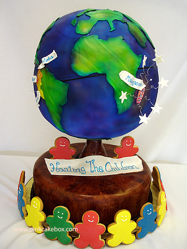 Amazing globe cake (courtesy PinkCakeBox at flickr's Creative Commons)