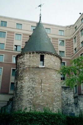 Brussels Novotel Centre Tour Noire, complete with tower (Scarborough photo)
