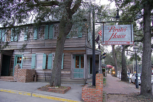Kid-friendly Pirates’ House restaurant, Savannah, Georgia (courtesy Dizzy Girl at Flickr CC)