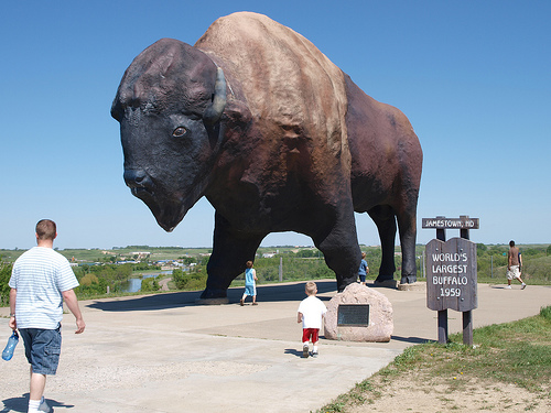 Jamestown, North Dakota giant buffalo (courtesy minnemom at Flickr CC)
